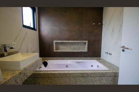 Casa de condomínio à venda com 300m², 4 quartos e 2 vagasBanheiro da Suíte 4