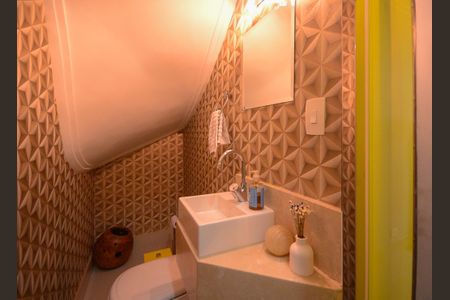 Casa à venda com 200m², 3 quartos e 2 vagas Casa à venda com 200m², 3 quartos e 2 vagasLavabo