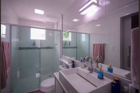 Casa à venda com 200m², 3 quartos e 2 vagas Casa à venda com 200m², 3 quartos e 2 vagasBanheiro Suíte 1