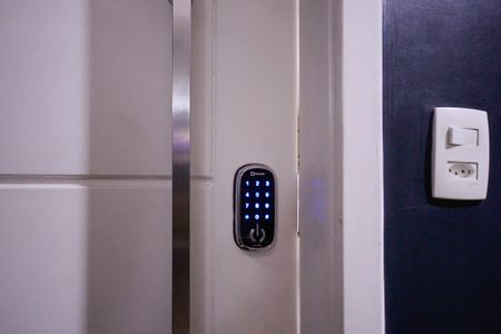 Casa à venda com 200m², 3 quartos e 2 vagas Casa à venda com 200m², 3 quartos e 2 vagasEntrada - Fechadura eletrônica