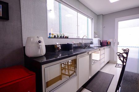 Casa à venda com 200m², 3 quartos e 2 vagas Casa à venda com 200m², 3 quartos e 2 vagasCozinha