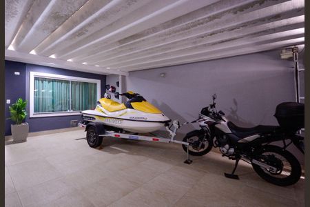 Casa à venda com 200m², 3 quartos e 2 vagas Casa à venda com 200m², 3 quartos e 2 vagasGaragem