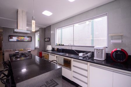 Casa à venda com 200m², 3 quartos e 2 vagas Casa à venda com 200m², 3 quartos e 2 vagasCozinha