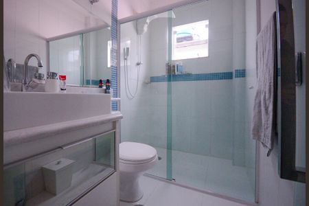 Casa à venda com 200m², 3 quartos e 2 vagas Casa à venda com 200m², 3 quartos e 2 vagasBanheiro Suíte 2