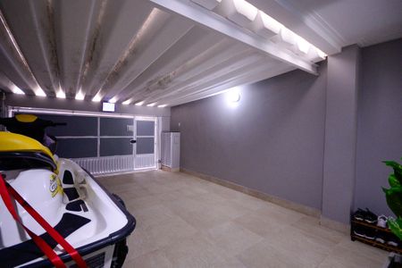 Casa à venda com 200m², 3 quartos e 2 vagas Casa à venda com 200m², 3 quartos e 2 vagasGaragem