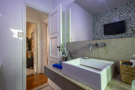 Apartamento à venda com 190m², 4 quartos e 1 vaga Apartamento à venda com 190m², 4 quartos e 1 vagaBanheiro Social