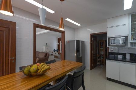 Casa à venda com 420m², 4 quartos e 6 vagasCozinha 