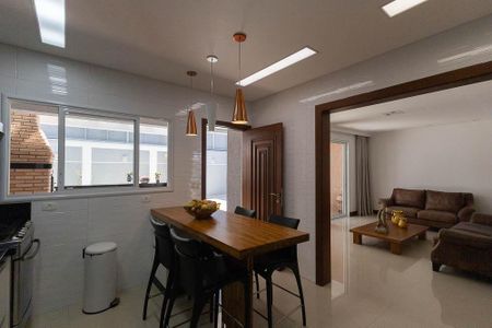 Casa à venda com 420m², 4 quartos e 6 vagasCozinha 