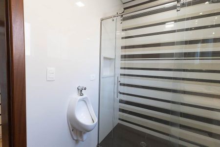 Casa à venda com 420m², 4 quartos e 6 vagasBanheiro da Suíte 2