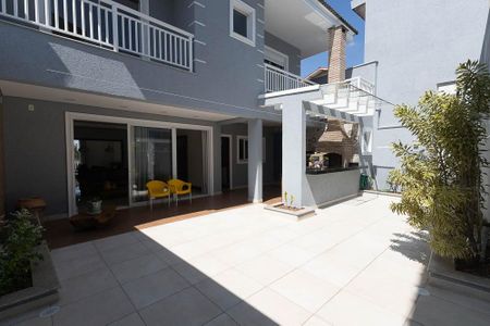 Casa à venda com 420m², 4 quartos e 6 vagasQuintal