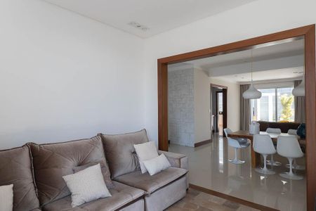Casa à venda com 420m², 4 quartos e 6 vagasSala de TV