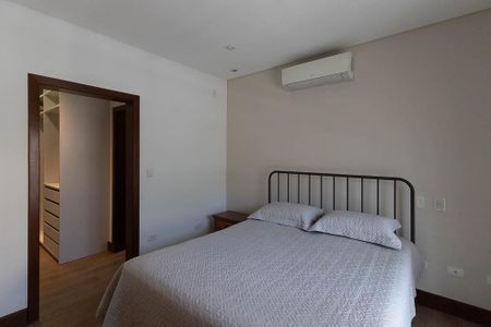 Casa à venda com 420m², 4 quartos e 6 vagasSuíte 2