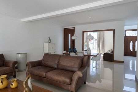 Casa à venda com 420m², 4 quartos e 6 vagasSala