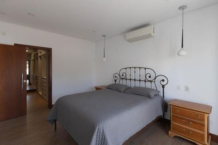 Casa à venda com 420m², 4 quartos e 6 vagasSuite 1