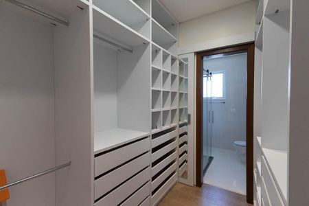 Casa à venda com 420m², 4 quartos e 6 vagasCloset da suíte 3