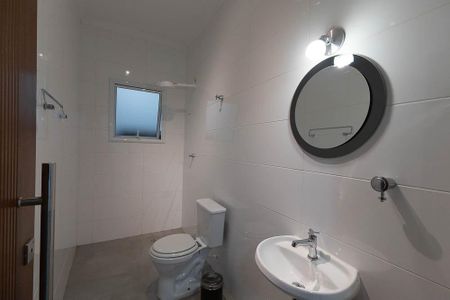 Casa à venda com 420m², 4 quartos e 6 vagasBanheiro de serviço 2