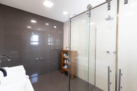 Casa à venda com 420m², 4 quartos e 6 vagasBanheiro da Suíte 1