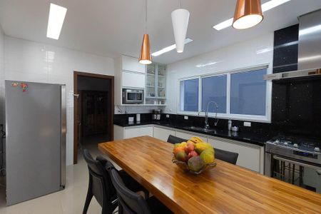 Casa à venda com 420m², 4 quartos e 6 vagasCozinha 