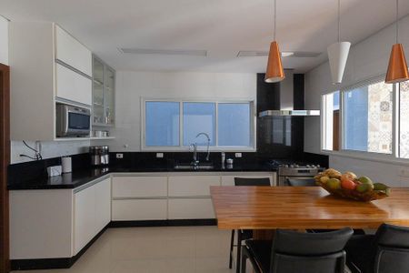 Casa à venda com 420m², 4 quartos e 6 vagasCozinha 