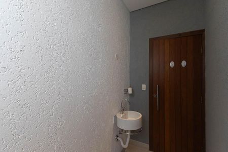Casa à venda com 420m², 4 quartos e 6 vagasBanheiro de Serviço
