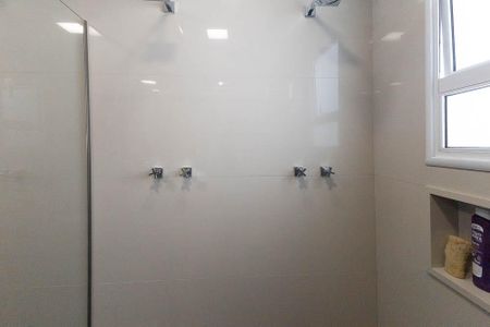 Casa à venda com 420m², 4 quartos e 6 vagasBanheiro da Suíte 1