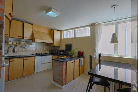 Casa à venda com 302m², 5 quartos e 3 vagasCozinha