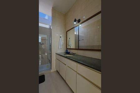 Casa à venda com 302m², 5 quartos e 3 vagasBanheiro