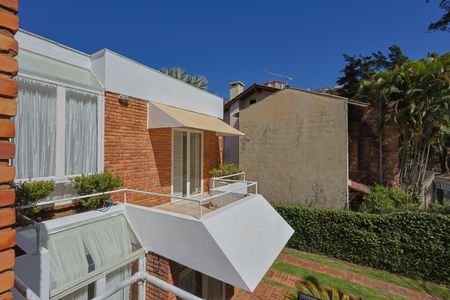 Casa à venda com 302m², 5 quartos e 3 vagasSuíte 1 - Varanda