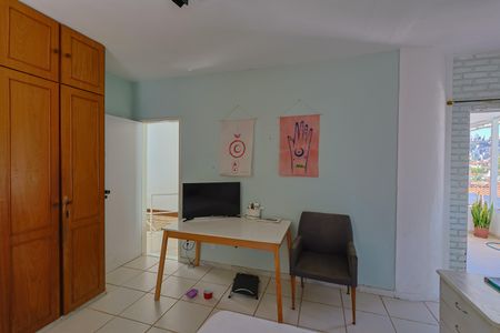 Casa à venda com 302m², 5 quartos e 3 vagasSuíte 2