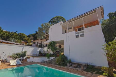 Casa à venda com 302m², 5 quartos e 3 vagasPiscina