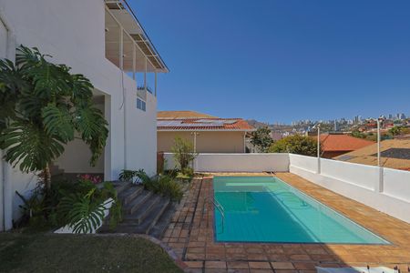 Casa à venda com 302m², 5 quartos e 3 vagasPiscina