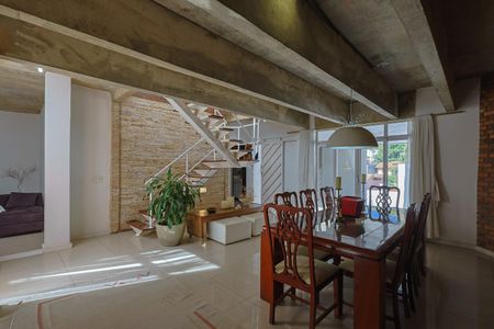Casa à venda com 302m², 5 quartos e 3 vagasSala