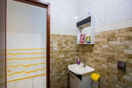 Casa à venda com 85m², 3 quartos e 1 vaga Casa à venda com 85m², 3 quartos e 1 vagaBanheiro social 1