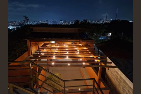 Casa à venda com 600m², 4 quartos e 4 vagas Casa à venda com 600m², 4 quartos e 4 vagasFoto 01