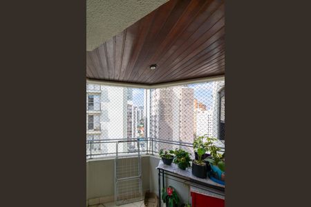 Apartamento à venda com 166m², 4 quartos e 2 vagas Apartamento à venda com 166m², 4 quartos e 2 vagasVaranda