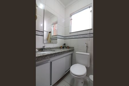 Casa de condomínio à venda com 205m², 3 quartos e 2 vagasBanheiro Social