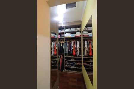 Casa de condomínio à venda com 205m², 3 quartos e 2 vagasSuíte