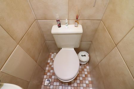 Casa de condomínio à venda com 205m², 3 quartos e 2 vagasLavabo