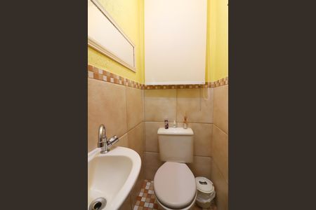 Casa de condomínio à venda com 205m², 3 quartos e 2 vagasLavabo