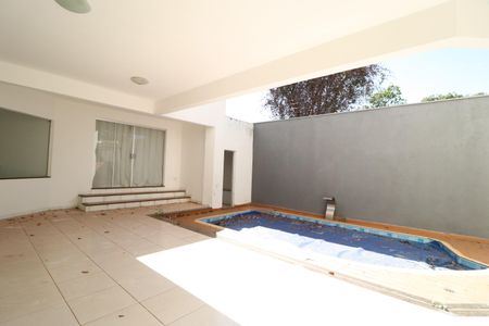 Casa para alugar com 272m², 3 quartos e 3 vagasPiscina