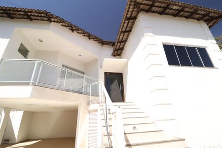 Casa para alugar com 272m², 3 quartos e 3 vagasFachada