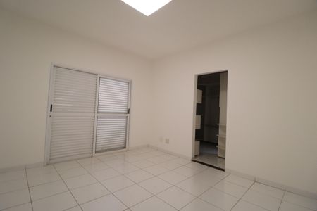 Casa para alugar com 272m², 3 quartos e 3 vagasSuíte 2