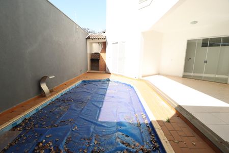 Casa para alugar com 272m², 3 quartos e 3 vagasPiscina