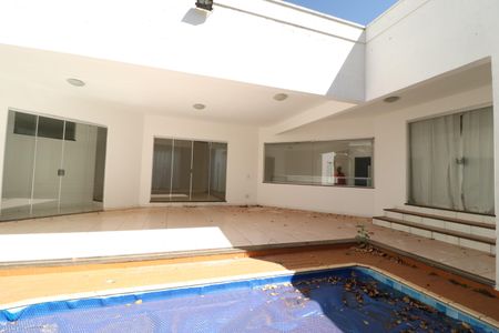Casa para alugar com 272m², 3 quartos e 3 vagasPiscina