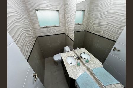 Casa à venda com 228m², 3 quartos e 5 vagasLavabo