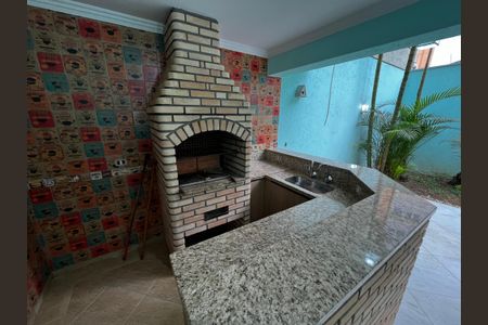 Casa à venda com 228m², 3 quartos e 5 vagasChurrasqueira