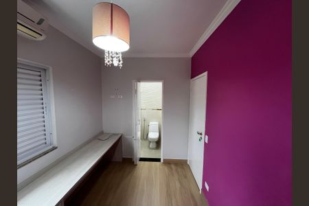 Casa à venda com 228m², 3 quartos e 5 vagasSuíte 2