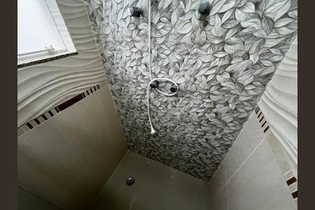 Casa à venda com 228m², 3 quartos e 5 vagasBanheiro da Suíte 1