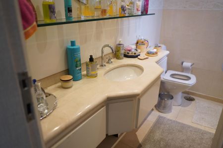 Apartamento à venda com 139m², 2 quartos e 4 vagasBanheiro da Suíte 2