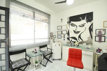 Casa à venda com 250m², 2 quartos e 3 vagasEdícula 